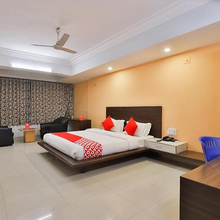 Infocity Club And Resort Gandhinagar Exterior foto